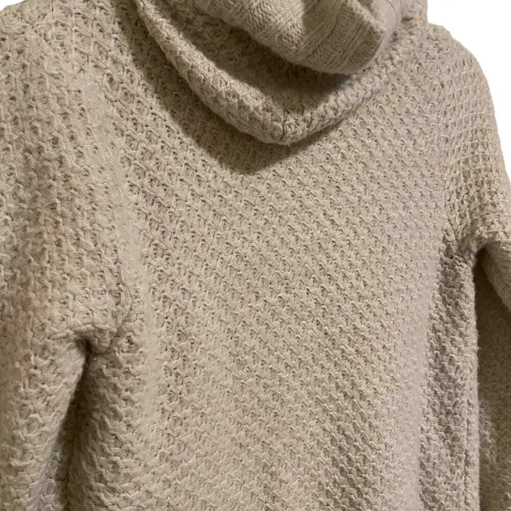 Abercrombie & Fitch Oversized Hooded Knit Cardigan Small | Light Oatmeal Color - Picture 3 of 6